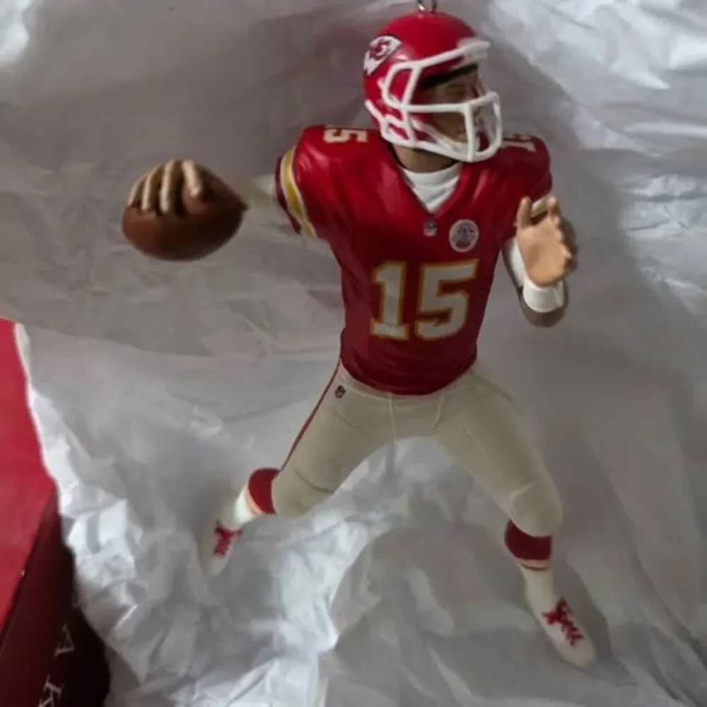 2020 Hallmark Kansas City Chiefs Patrick Mahomes II Football Legends Ornament